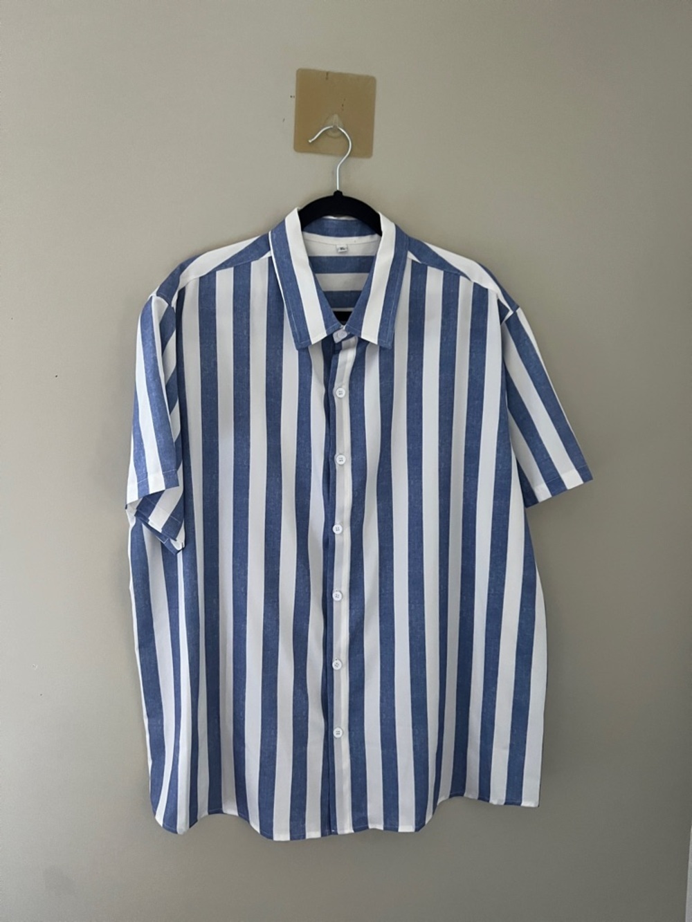Men’s XL Blue White Vertical Stripe Button Up Shirt Short Sleeve Casual
